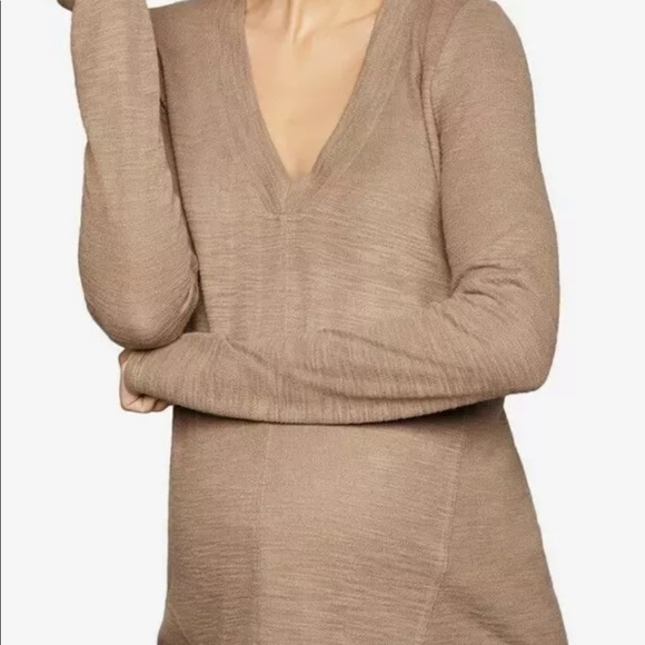 A pea in the pod v-neck maternity top - Picture 2 of 4